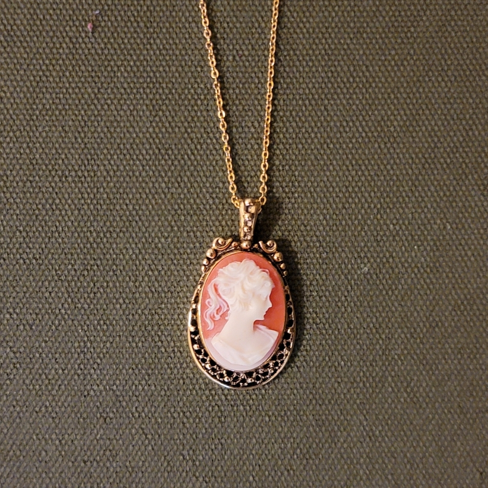 Vintage Cameo Necklace
